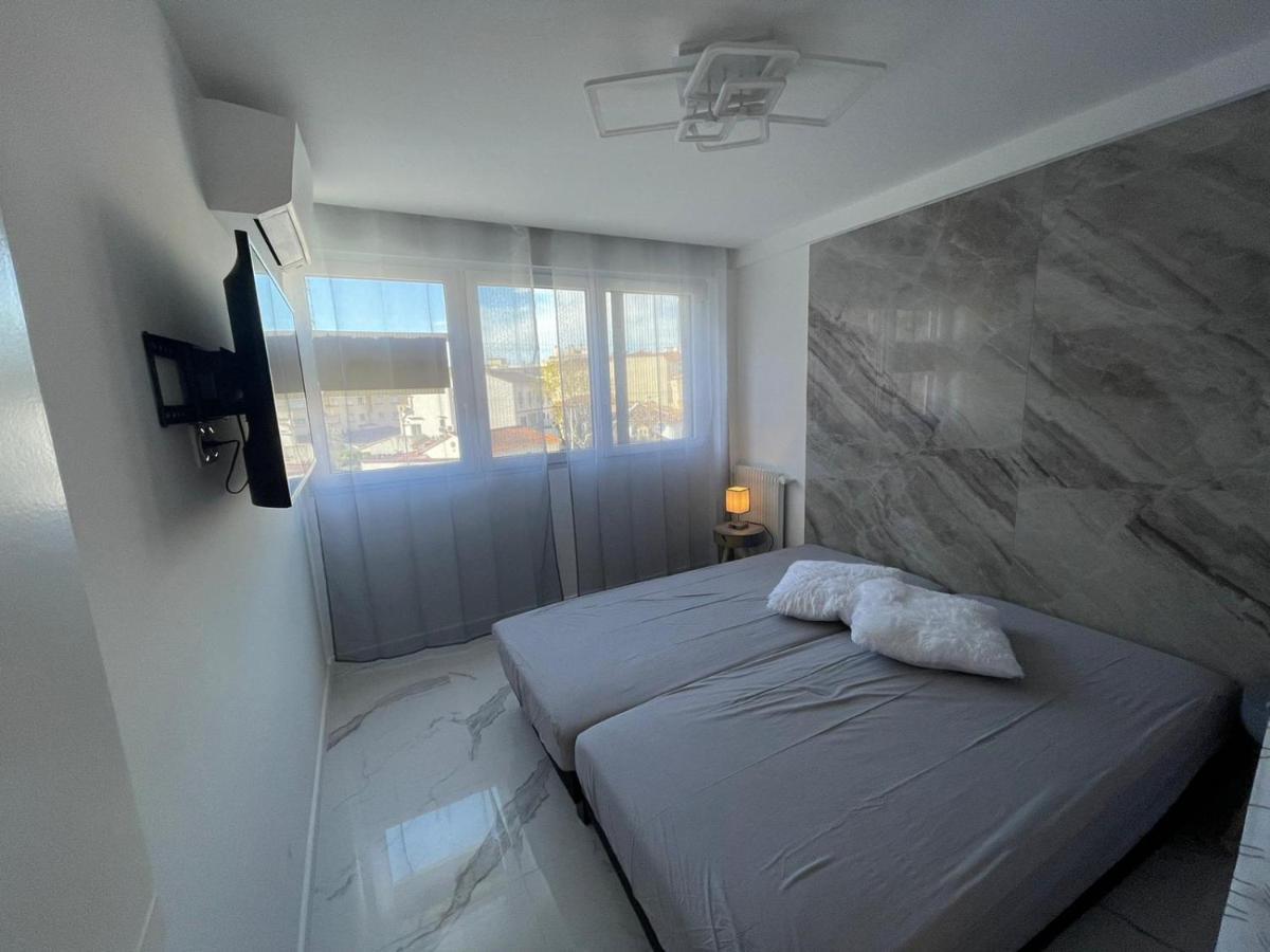 Centre Ville Sainte Maxime 100M Plage Et Commerce A Pied Luaran gambar