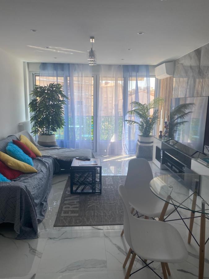 Centre Ville Sainte Maxime 100M Plage Et Commerce A Pied Luaran gambar